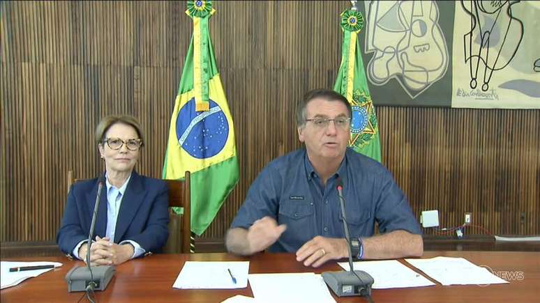 Presidente Jair Bolsonaro em discurso na abertura da ExpoZebu 2021, ao lado da ministra da Agricultura, Pecuária e Abastecimento, Tereza Cristina.