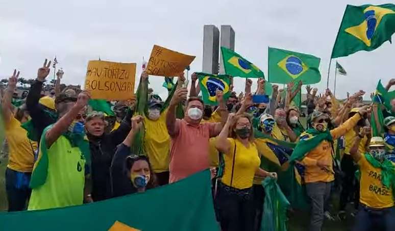 Ato pedindo intervenção militar em Brasília