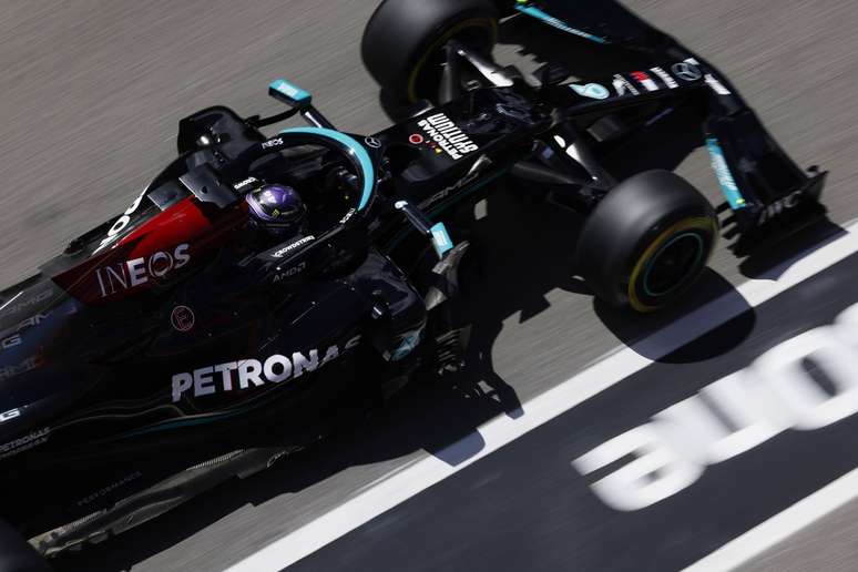 Lewis Hamilton arrancou para uma grande vitória neste domingo em Portugal 