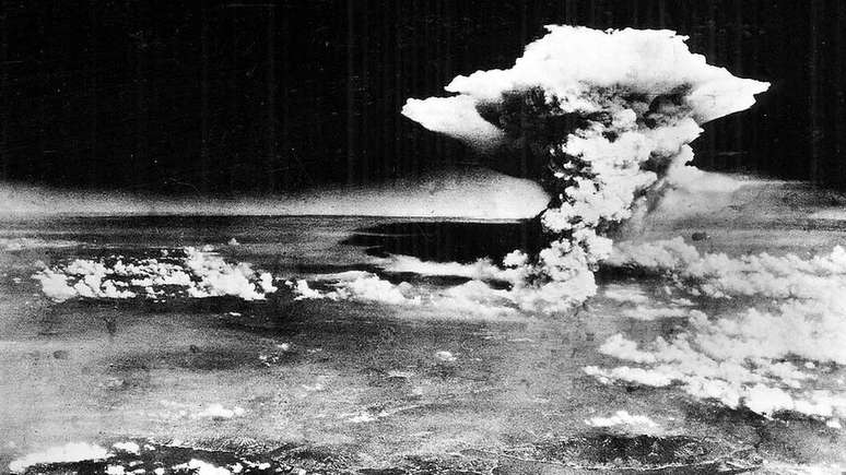 Em 6 e 9 de agosto de 1945, os Estados Unidos lan&ccedil;aram duas bombas at&ocirc;micas sobre Hiroshima e Nagasaki, no Jap&atilde;o