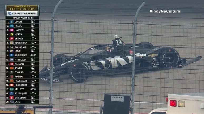 Sébastien Bourdais foi tocado por Josef Newgarden e parou no muro 