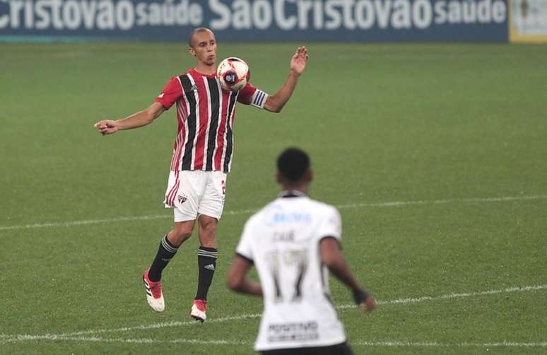 Miranda foi um dos melhores do São Paulo no Majestoso (Foto: Rubens Chiri/saopaulofc.net)