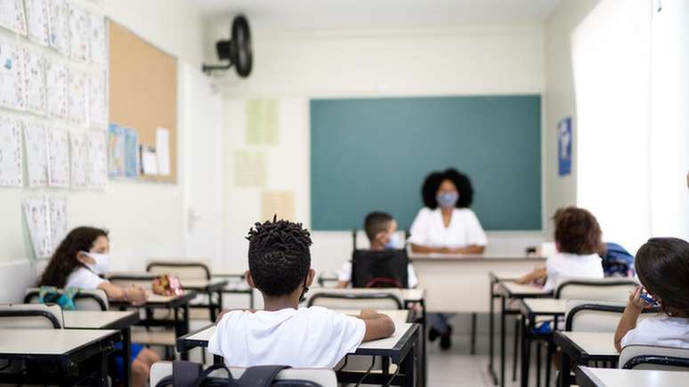 Presidente da Apeoesp diz que escolas não estão preparadas para receber ensino presencial