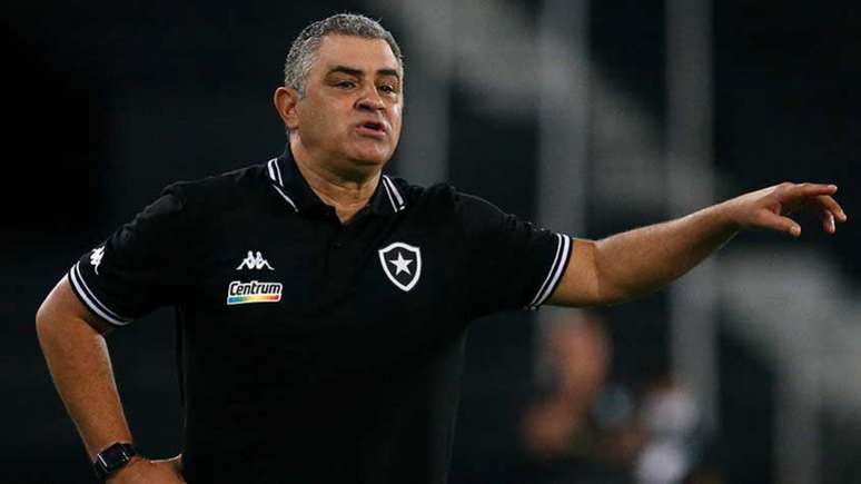 Chamusca ficou insatisfeito com o desempenho da equipe (Foto: Vitor Silva/Botafogo)