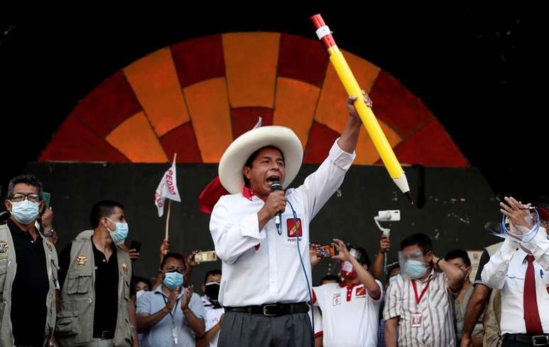 Candidato à Presidência do Peru Pedro Castillo durante comício em Lima
REUTERS