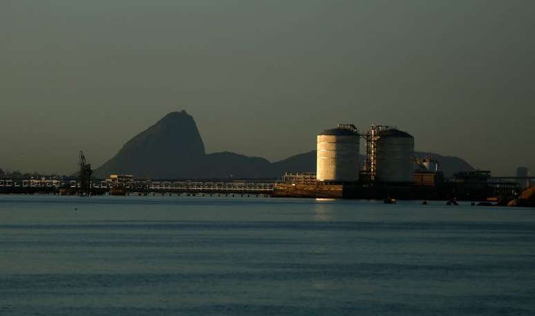 Tanques de armazenagem gás natural no Rio
REUTERS/Pilar Olivares