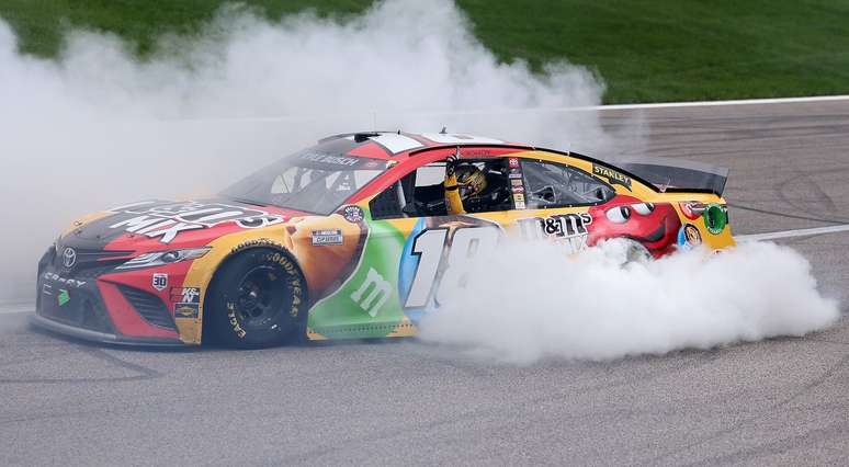 Kyle Busch é o décimo piloto diferente a vencer na temporada 2021 da Nascar 