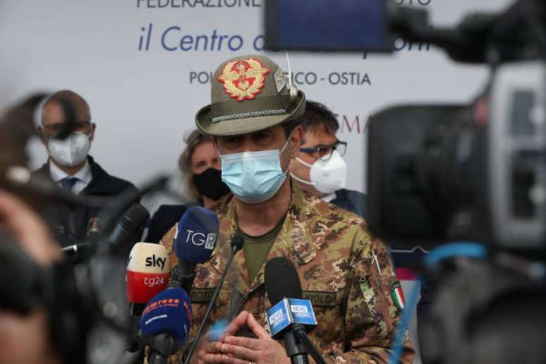 General Francesco Figliuolo durante inauguração de centro de vacinação em Roma