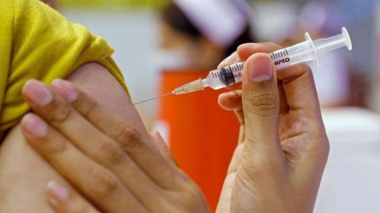 A desvantagem do turismo de vacinas da América Latina é que ele "exacerba as desigualdades nos países de origem"