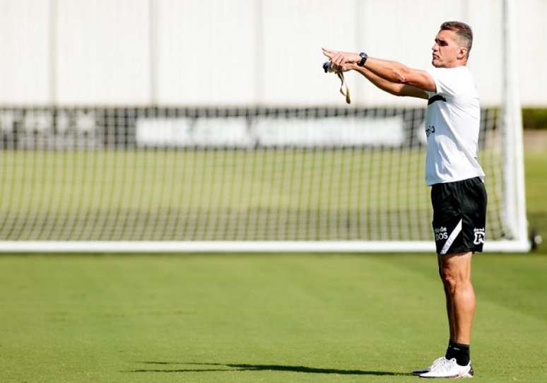 Vagner Mancini comandou a atividade na tarde desta segunda-feira (Foto: Rodrigo Coca/Ag. Corinthians)