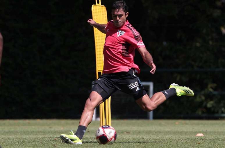 Eder treinou na manhã desta terça-feira e foi relacionado, assim como Gabriel Sara (Foto: Twitter/São Paulo)