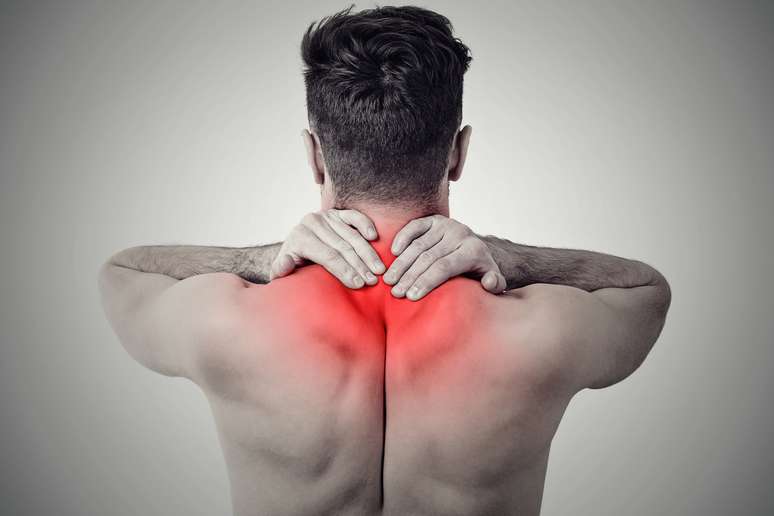 Sentir dores musculares, fadiga e enxaqueca são alguns dos sintomas da doença