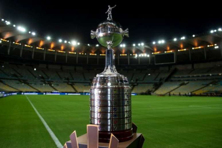O troféu da última final da Libertadores, vencida pelo Palmeiras no Maracanã (Foto: DIVULGAÇÃO/CONMEBOL)
