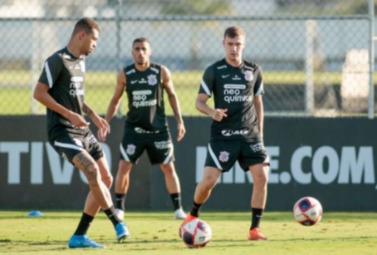 João Victor e Piton titulares? (Foto: Rodrigo Coca/Ag. Corinthians)