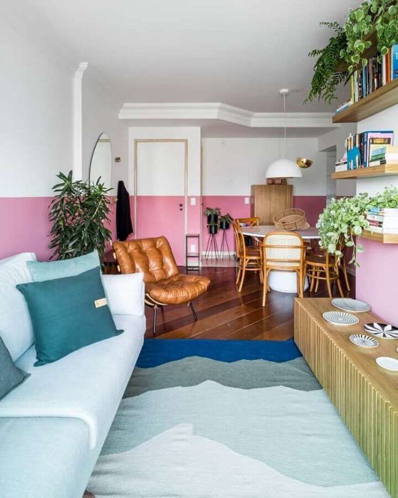 3. A meia parede com pintura na horizontal &eacute; uma das mais usadas na decora&ccedil;&atilde;o &ndash; Foto: Jeito de Casa