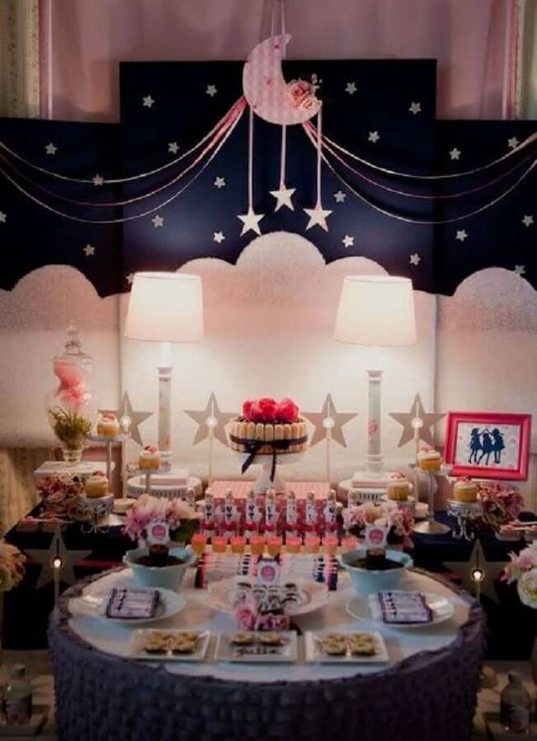 37. Mesa decorada para festa do pijama