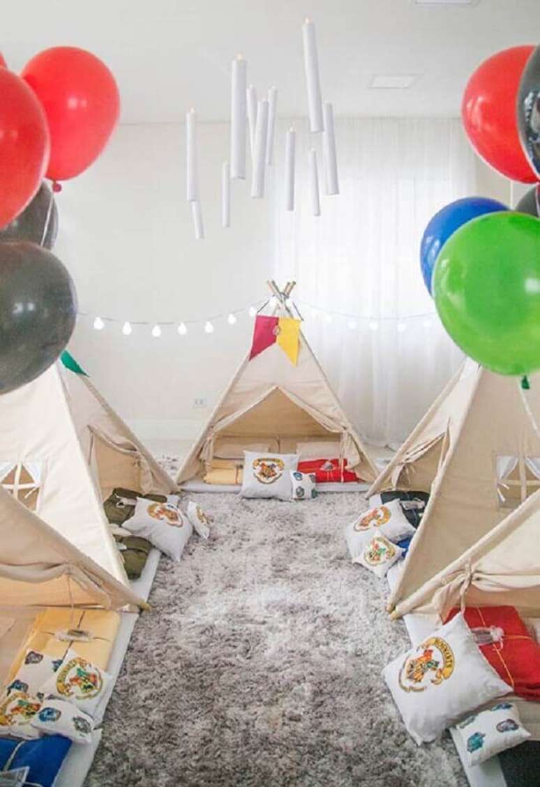 25. Os balões também estão sempre presentes na decoração de festas