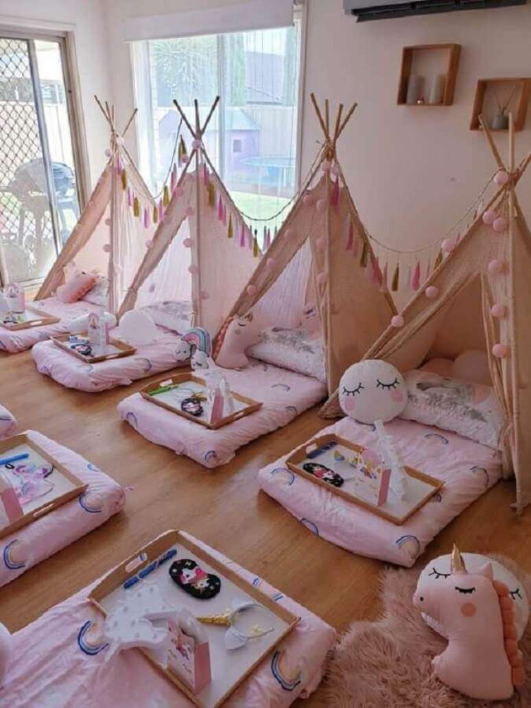 43. Cabana para festa do pijama de menina – Foto: Under The Teepee