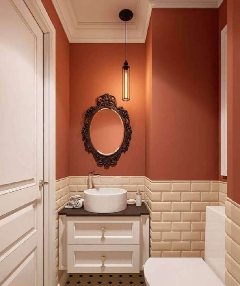 19. Decora&ccedil;&atilde;o de banheiro pequeno com revestimento meia parede &ndash; Foto: Home Awakening