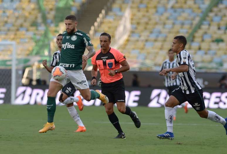 Rivais voltam a se enfrentar pela primeira vez após decisão da Libertadores (Foto: ARMANDO PAIVA / LANCE)