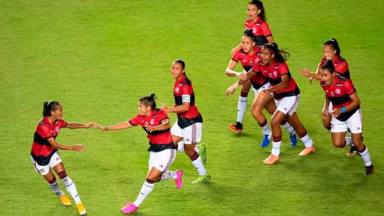 Raquelzinha corre para comemorar o gol contra o Bahia (Foto: Jéssica Santana/Gazeta Press/Divulgação)