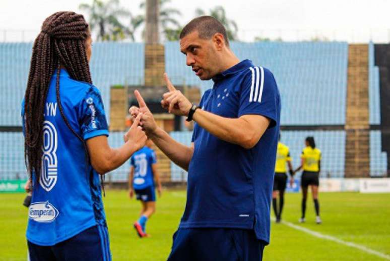 O técnico Marcelo Frigério, o Tchelo, poderá ter reforços com a recuperação de várias atletas-(Diulgação/Cruzeiro)