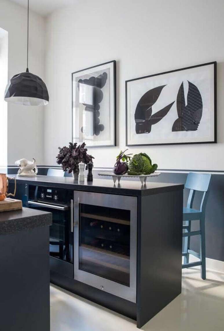 12. Cozinha moderna decorada com meia parede cinza &ndash; Foto: Futurist Architecture