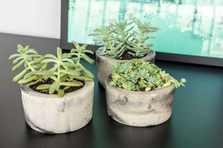 31. Vasos de concreto com jardim de suculentas. Projeto por Zark Studio Lab