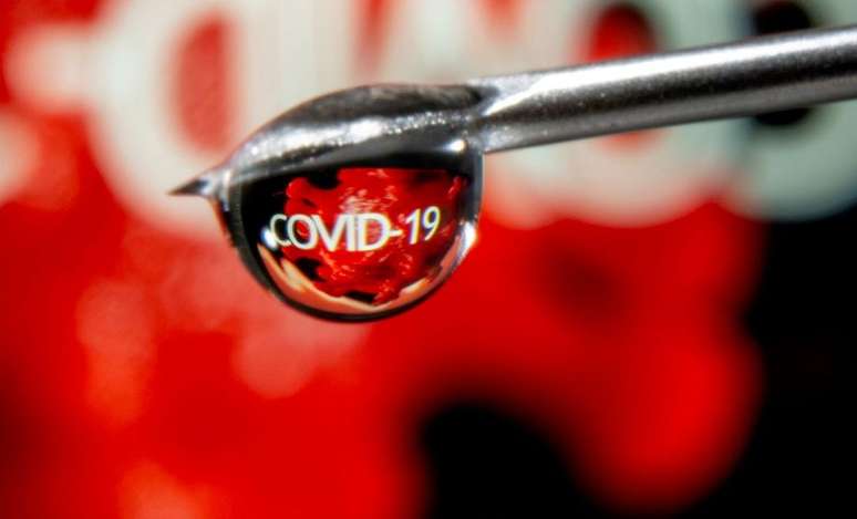 Foto de ilustração mostra gota caindo de agulha e refletindo a palavra "Covid-19"
09/11/2020 REUTERS/Dado Ruvic