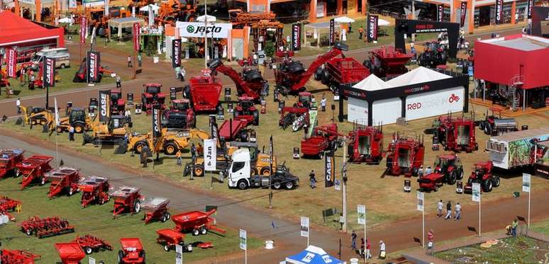 Máquinas agrícolas expostas na Agrishow, em Ribeirão Preto (SP) 
27/04/2015
REUTERS/Paulo Whitaker