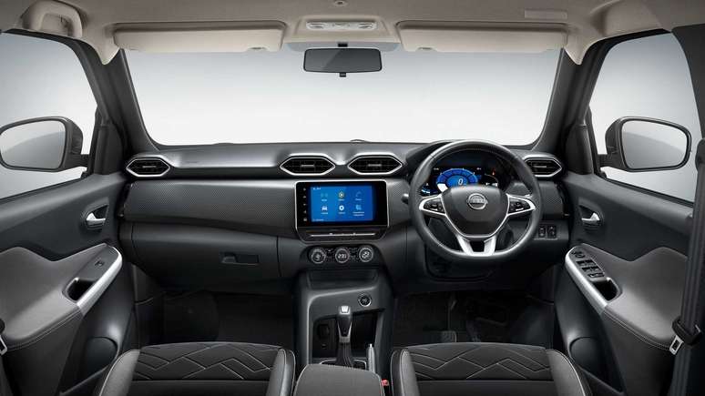 Interior do Nissan Magnite tem central multimídia de 8’’. 
