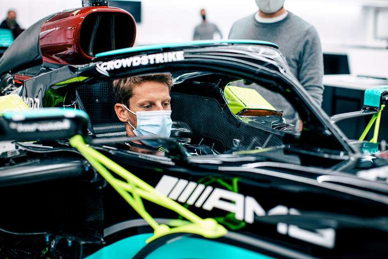 Romain Grosjean j&aacute; fez o molde do banco para o W10 