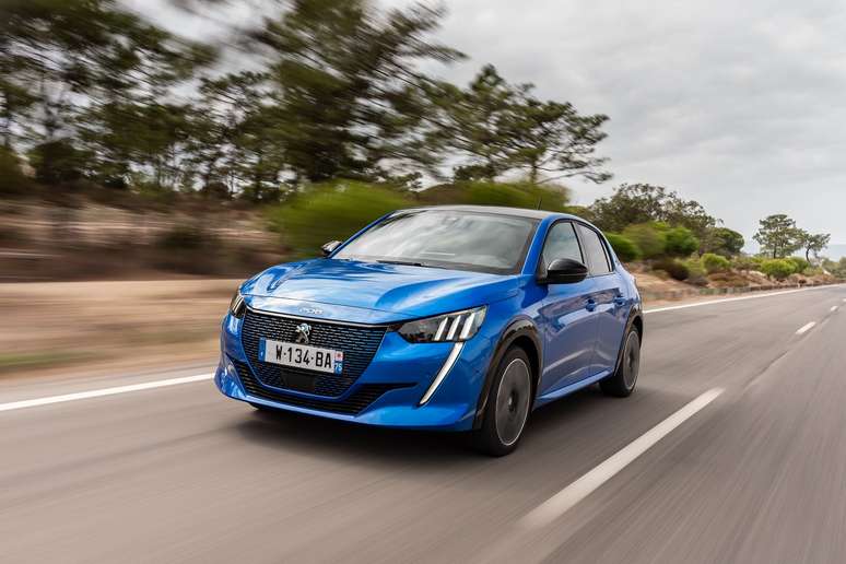 Peugeot e208 totalmente elétrico.