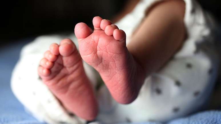 É extremamente raro uma mulher dar à luz nove bebês, e muitas vezes complicações durante ou após o nascimento levam alguns dos bebês a não sobrevivem