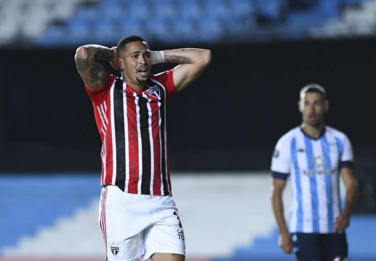Luciano saiu com dores na coxa no empate com o Racing (Foto: STAFF CONMEBOL)