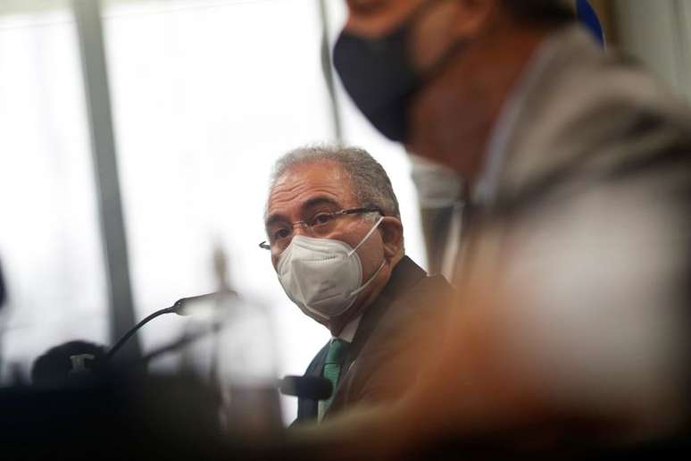 Ministro da Saúde, Marcelo Queiroga, em depoimento à CPI da Covid em Brasília
06/05/2021 REUTERS/Adriano Machado