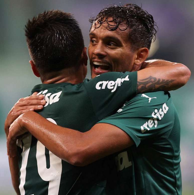 Gustavo Scarpa comemorando um gol junto a Willian Bigode (Foto: Cesar Greco)