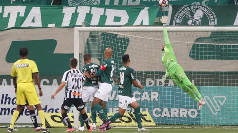 Pirani chuta bola por cima do gol do Palmeiras (Foto: Cesar Greco / Palmeiras)