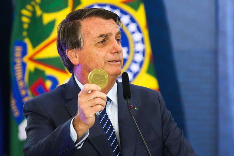 Portaria publicada por Bolsonaro poderá beneficiá-lo diretamente.