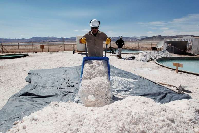 Vista de mineração de lítio. 28/10/2012. REUTERS/Enrique Marcarian