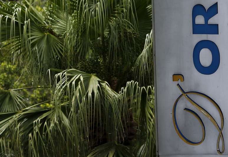 Placa da Rede D'Or S&atilde;o Luiz em frente a hospital da companhia. 2/12/2015.  IREUTERS/Ricardo Moraes