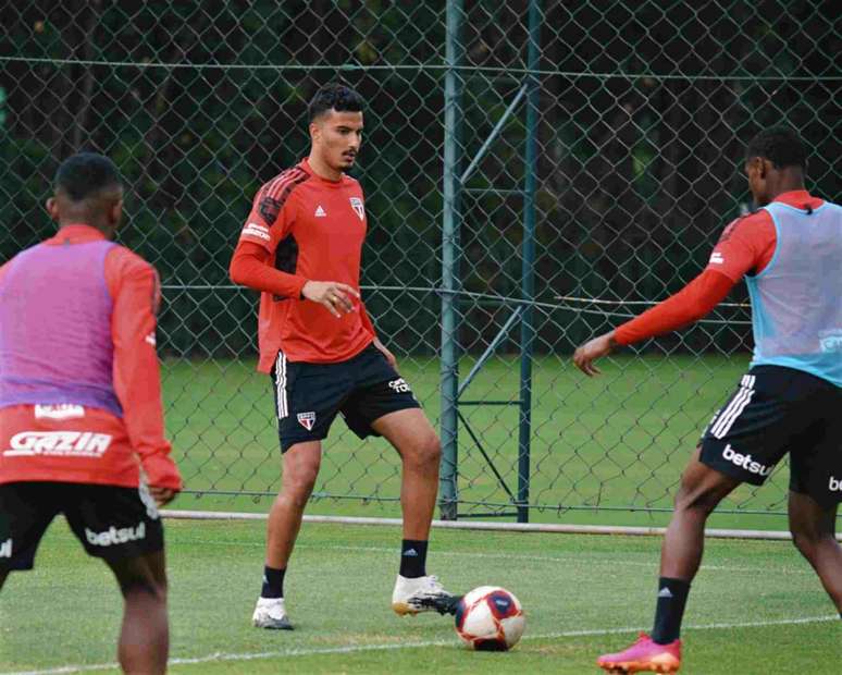 Walce segue evoluindo no tratamento de lesão no joelho (Foto: Reprodução/Twitter/São Paulo)