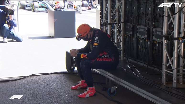 A decepção estampada na expressão de Verstappen após a classificação em Portugal 