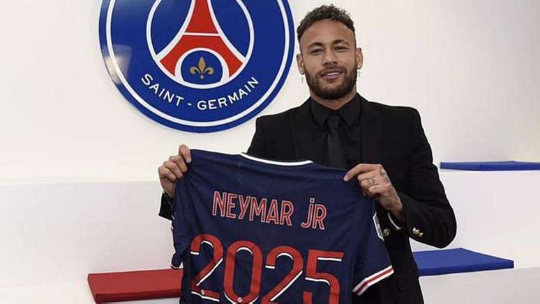 'É um grande prazer estender a aventura no Paris Saint-Germain', festeja Neymar.