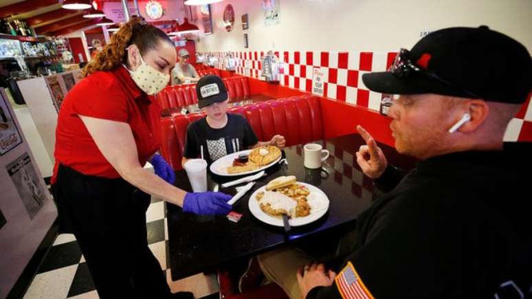 Restaurantes estão tendo problemas para encontrar funcionários