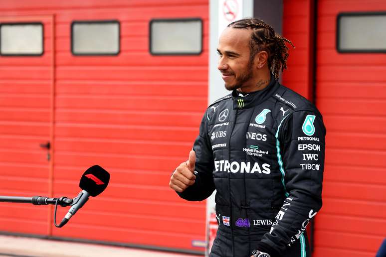 Lewis Hamilton ainda n&atilde;o falou abertamente sobre seu futuro, mas deu ind&iacute;cios de que quer seguir na F1 em 2022 