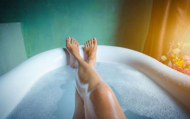 Elimine as energias negativas da sua vida com esses 3 banhos iluminados - Shutterstock