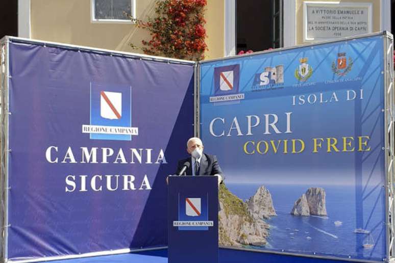 Governador Vincenzo De Luca anuncia fim de campanha de vacinação em Capri
