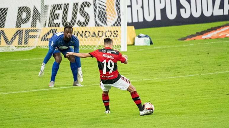 Rogério Ceni exaltou a boa fase de Michael e de Vitinho (Foto: Alexandre Vidal/Flamengo)