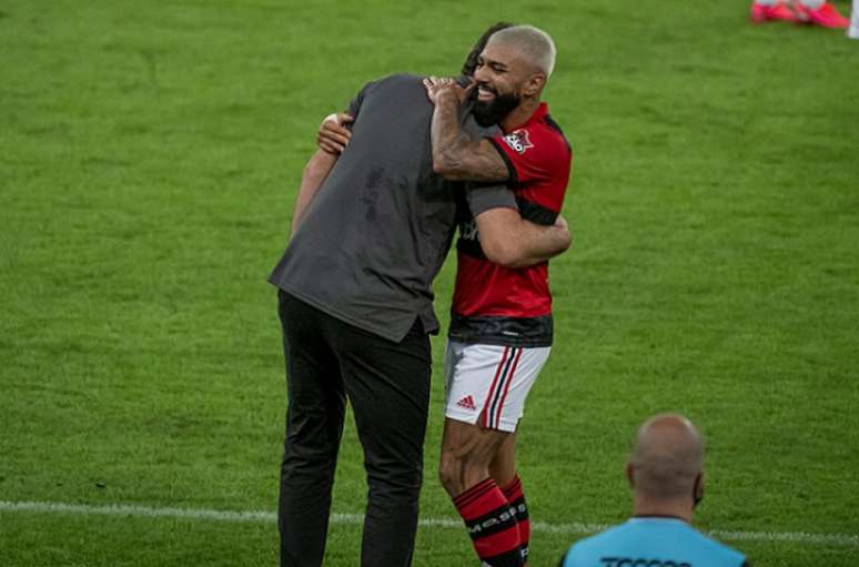 Gabigol brincou com Ceni ao ser substituído (Foto: Alexandre Vidal / Flamengo)